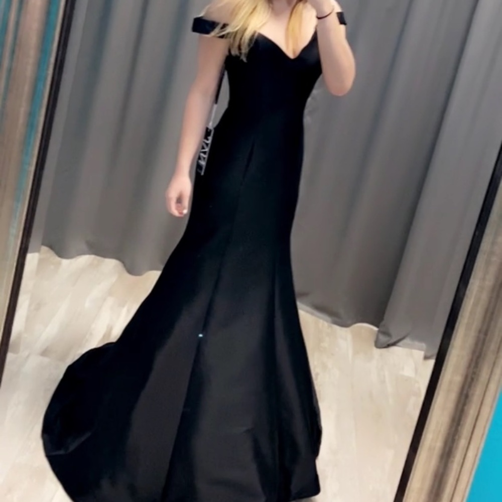 2020 Jovani Formal Gown - Size 6 - Picture 3 of 4